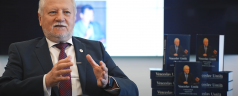 Lansare de carte. A face politică înseamnă a schimba lucrurile în bine Lansare de carte. A face politică înseamnă a schimba lucrurile în bine